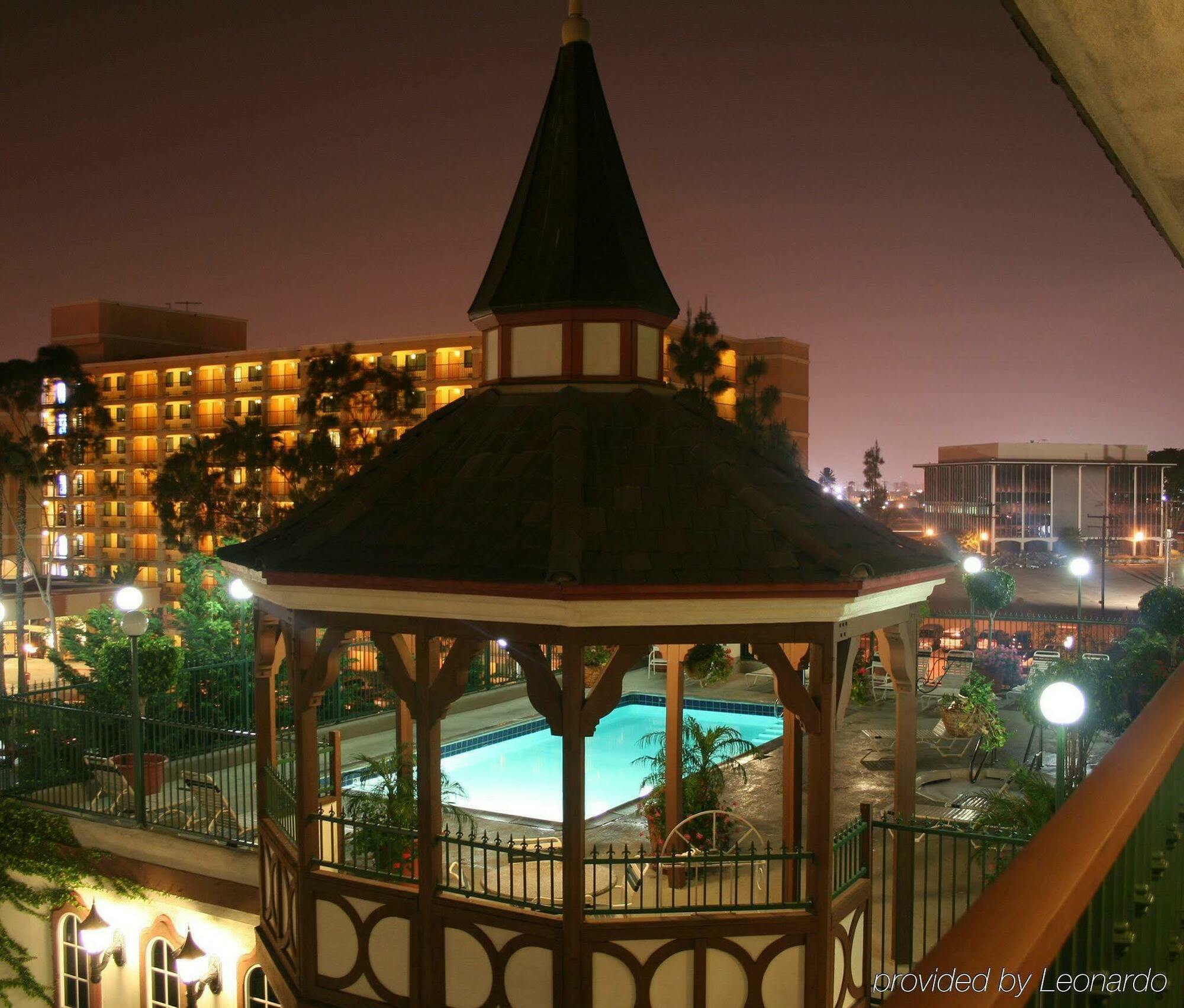 Anaheim Camelot Inn & Suites Esterno foto